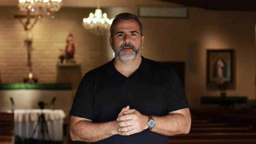 Imagem RAE 1612 Reproducao TV Aparecida 1 do artigo Rodrigo Alvarez entrevista padre que ajudou na canonização de Carlo Acutis