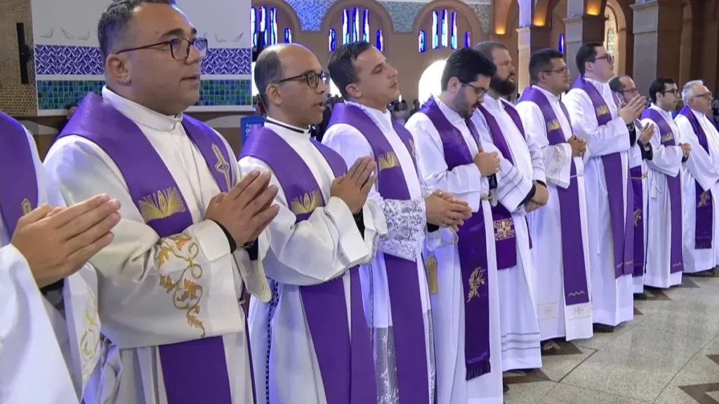 Imagem clero de cuiaba em missa de encerramento de retiro no santuario nacional do artigo Missa na Casa da Mãe marca fim do retiro do clero de Cuiabá