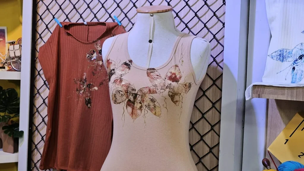 Imagem camiseta em tecnica de estamparia faca voce mesmo do artigo Camiseta em Técnica de Monotipia - Faça Você Mesmo