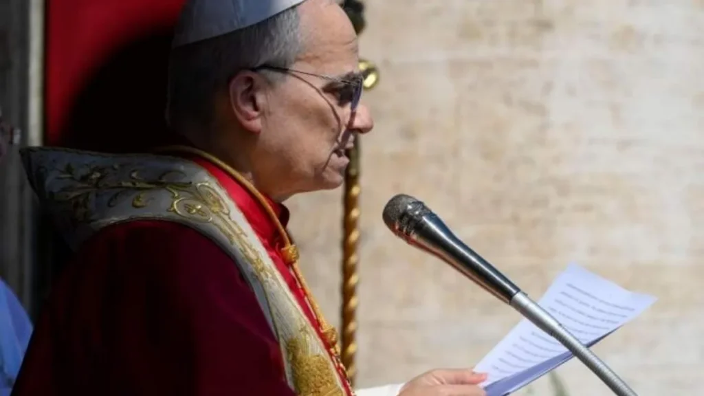 Imagem Papa rezando regina coeli do artigo Papa: “esta é a verdadeira força que traz a paz à humanidade”