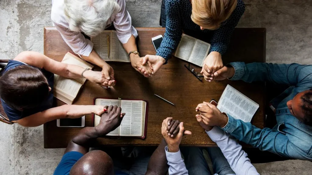 Imagem Maos unidas rezando do artigo Como formar líderes para uma Igreja sinodal?
