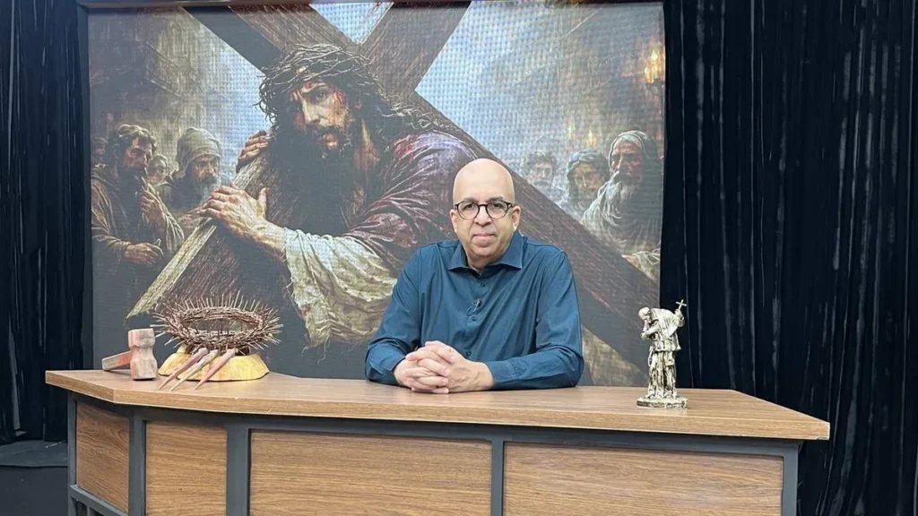 Imagem Padre Mauro Vilela do artigo Programa “Diálogos” destaca o significado do Senhor dos Passos e de Nossa Senhora das Dores