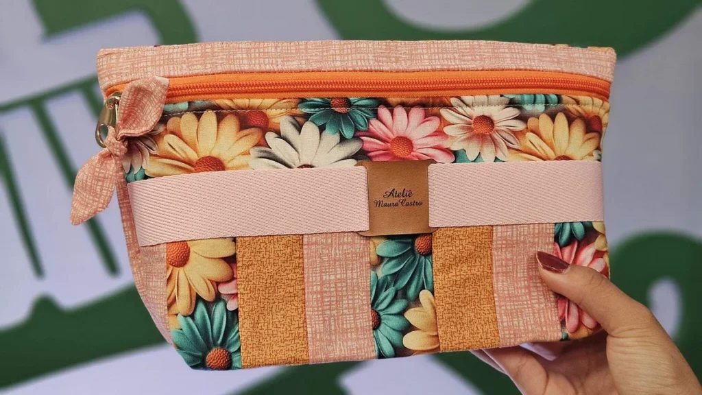 Imagem necessaire patchwork faca voce mesmo Easy Resize.com 1 do artigo Nécessaire em Patchwork - Faça Você Mesmo