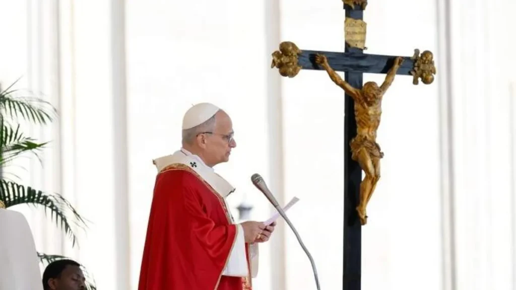 Imagem papa leao xiv durante angelus apos a missa de ramos em 2026 do artigo Papa Leão XIV reafirma apelo pela paz
