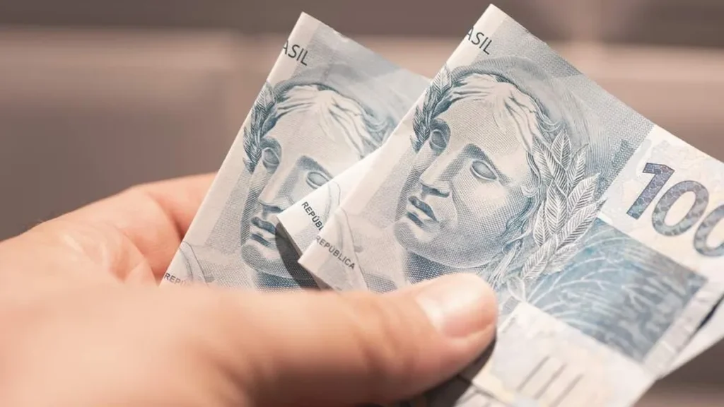 Imagem dinheiro 100 reais do artigo Governo lança Desenrola 2.0 para reduzir endividamento