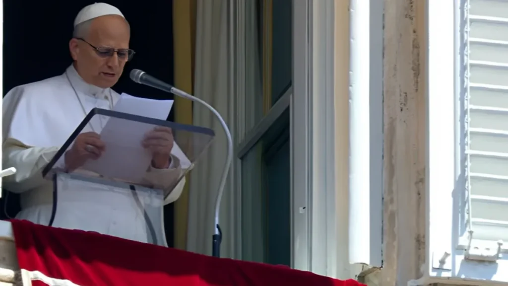 Imagem papa leao xiv durante angelus na solenidade da ascensao do senhor 2026 do artigo Leão XIV: subir ao Céu começa na vida cotidiana