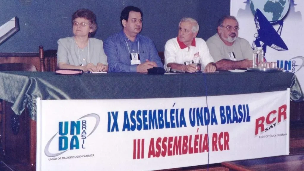 Assembléia da RCR em novembro de 2001
