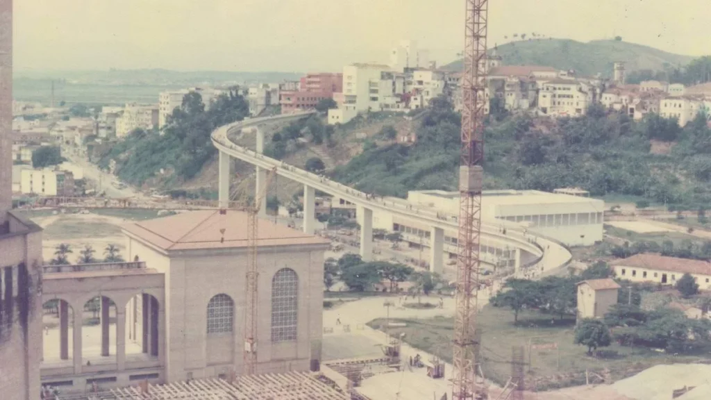 Imagem Construcao da Ala Leste do Santyario Nacional em 1975 do artigo Rádio Aparecida e Santuário Nacional: missão e vocações
