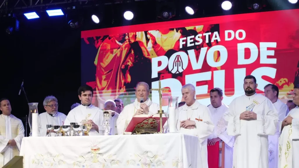 Festa do Povo de Deus no Recinto de Exposições em Guaratinguetá