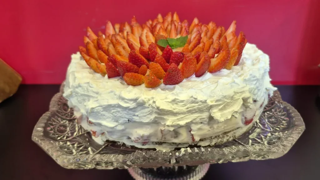 Imagem bolo com morango sabor de vida do artigo Bolo Trufado de Morango - Sabor de Vida